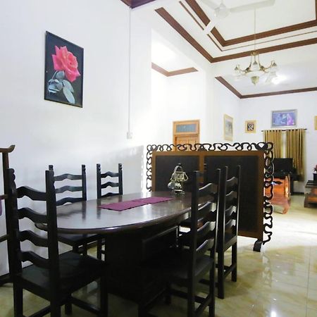 Alista Hotel Bondowoso Екстериор снимка