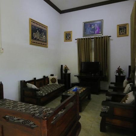 Alista Hotel Bondowoso Екстериор снимка